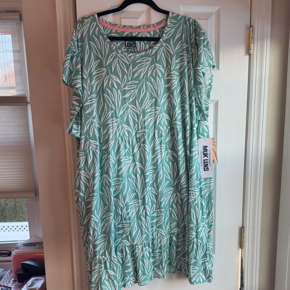 Max Studio Dresses & Skirts - Max Studio Teal Leaf Pattern Midi Dress